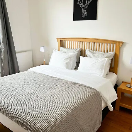Bastille Hideaway Apartment
